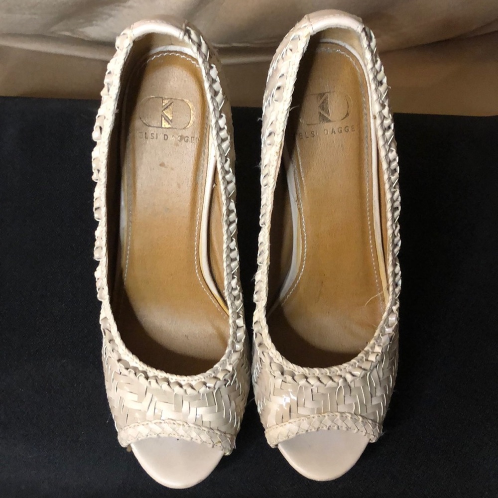 KELSI DAGGER nude peep toe platform pumps
